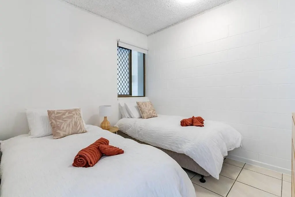 Little Coastal Haven Apartment With A Pool! Cannonvale