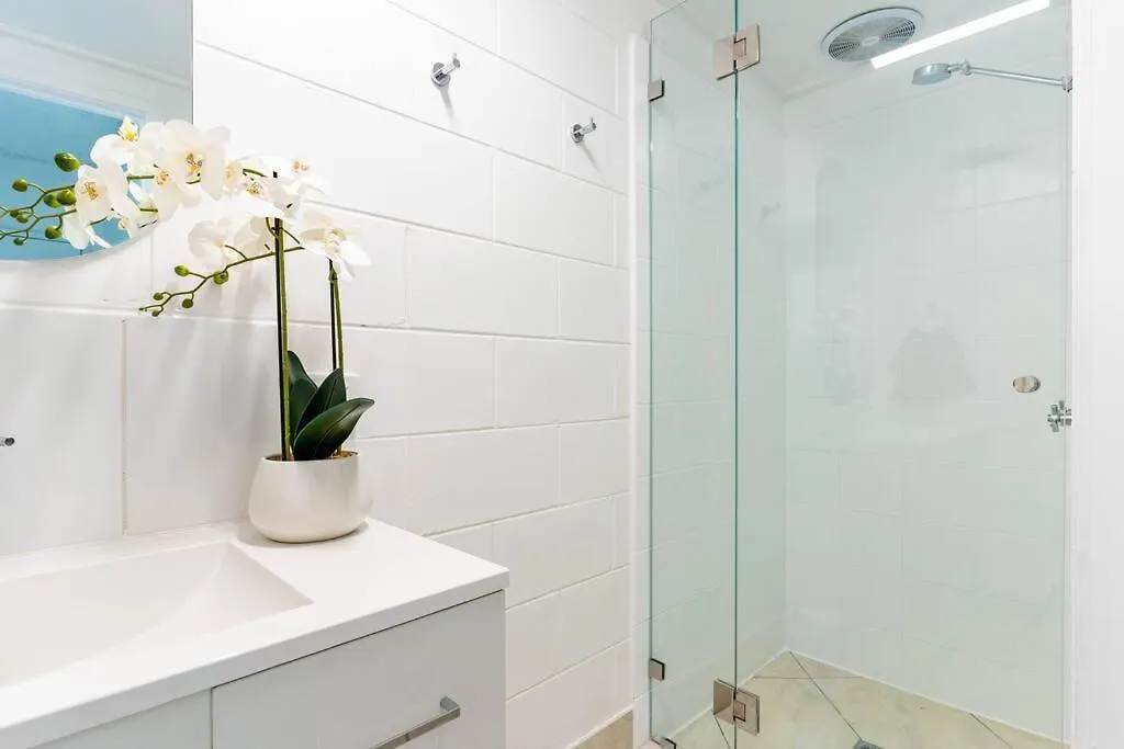 Little Coastal Haven Apartment With A Pool! Cannonvale