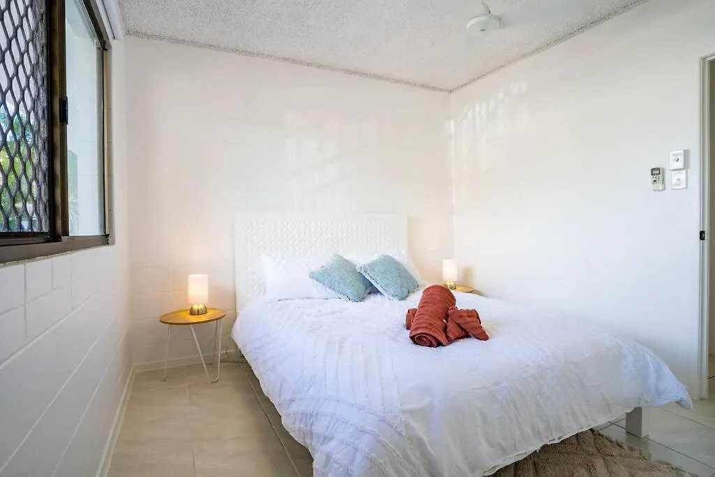 Little Coastal Haven Apartment With A Pool! Cannonvale