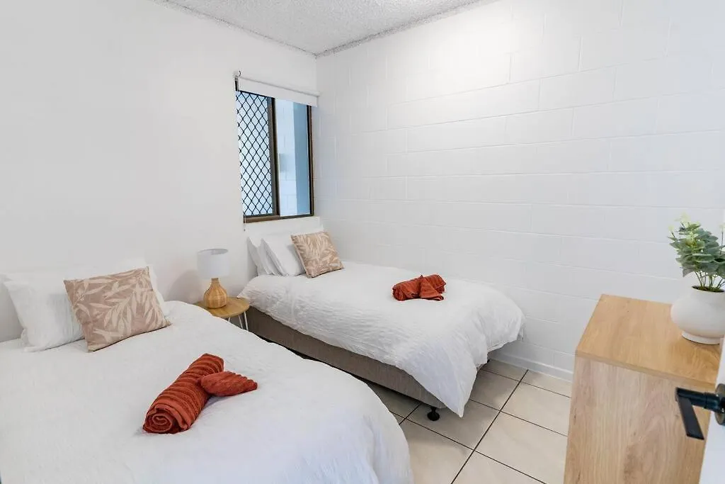 Little Coastal Haven Apartment With A Pool! Cannonvale