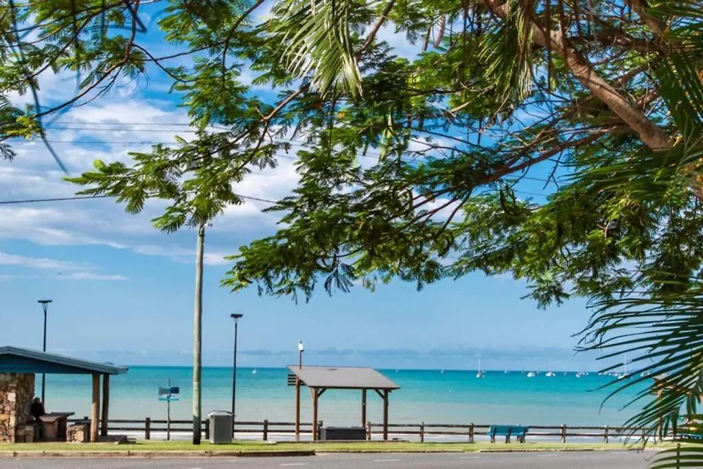Little Coastal Haven Apartment With A Pool! Cannonvale